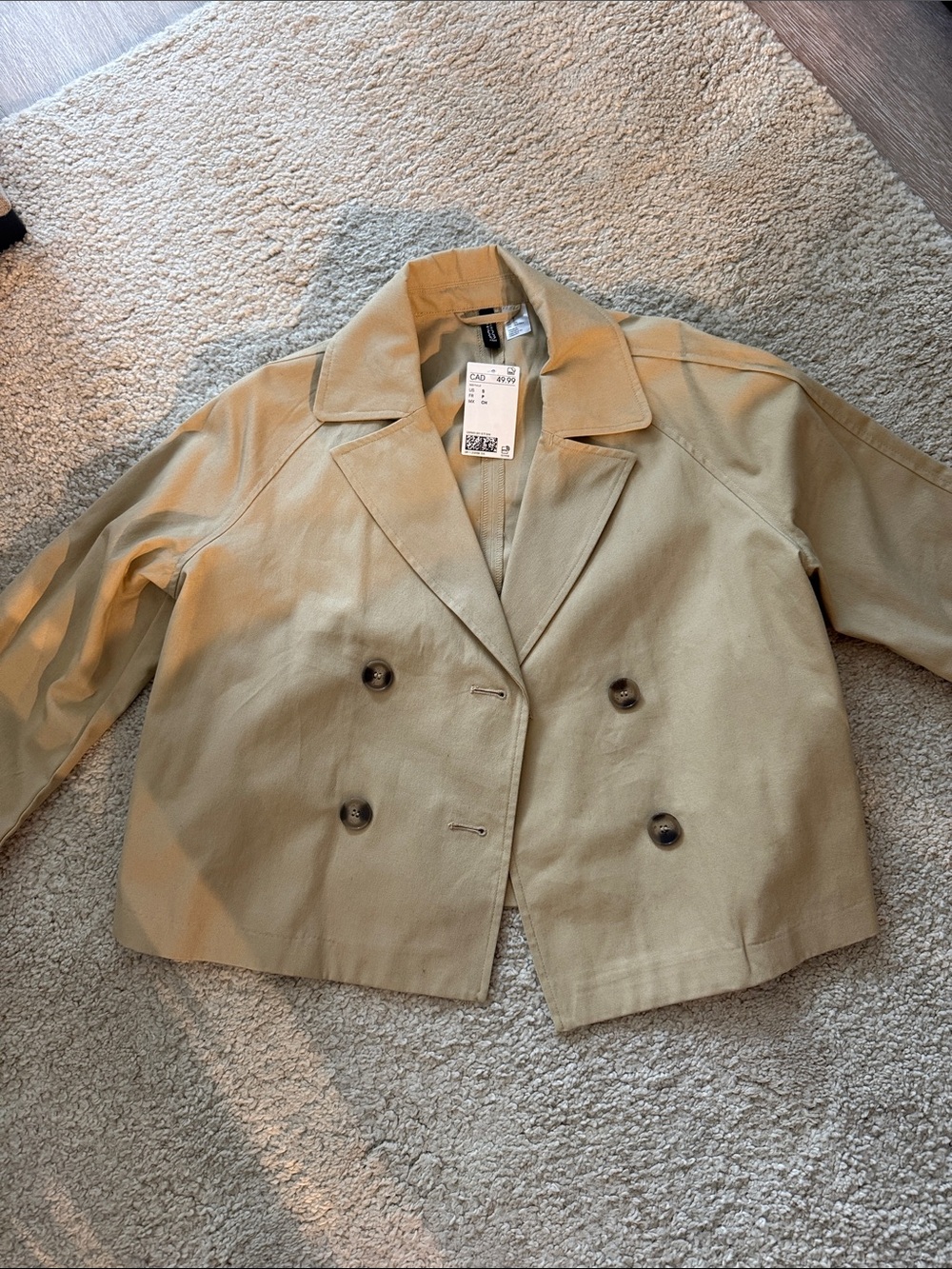 H&M Cropped Double-Breasted Blazer in Beige